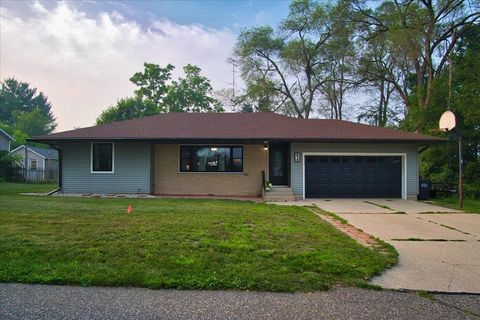 Photo of 214 Breezy Point Drive, Pardeeville, WI 53954 (MLS # 2028375)