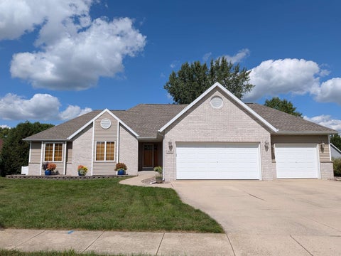 Photo of 802 Chickadee Drive, Cambridge, WI 53523 (MLS # 2032663)