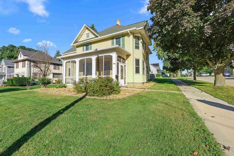 Photo of 701 N Center Street, Beaver Dam, WI 53916 (MLS # 2009863)