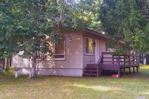 Photo of 930 East Court, Nekoosa, WI 54457 (MLS # 2008047) Photo of 930 East Court, Nekoosa, WI 54457 (MLS # 2008047)