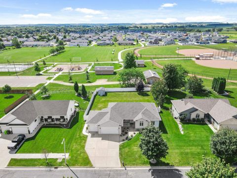 Photo of 665 Hillside Court, Evansville, WI 53536 (MLS # 2007123)