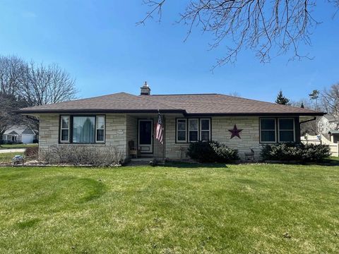 Photo of W240N6291 Maple Avenue, Sussex, WI 53089 (MLS # 2020366)