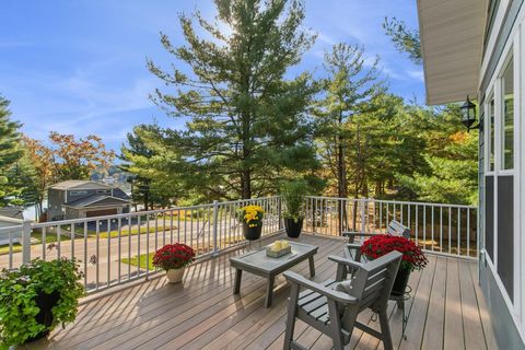 Photo of 819 E Hiawatha Drive, Wisconsin Dells, WI 53965 (MLS # 2011391)