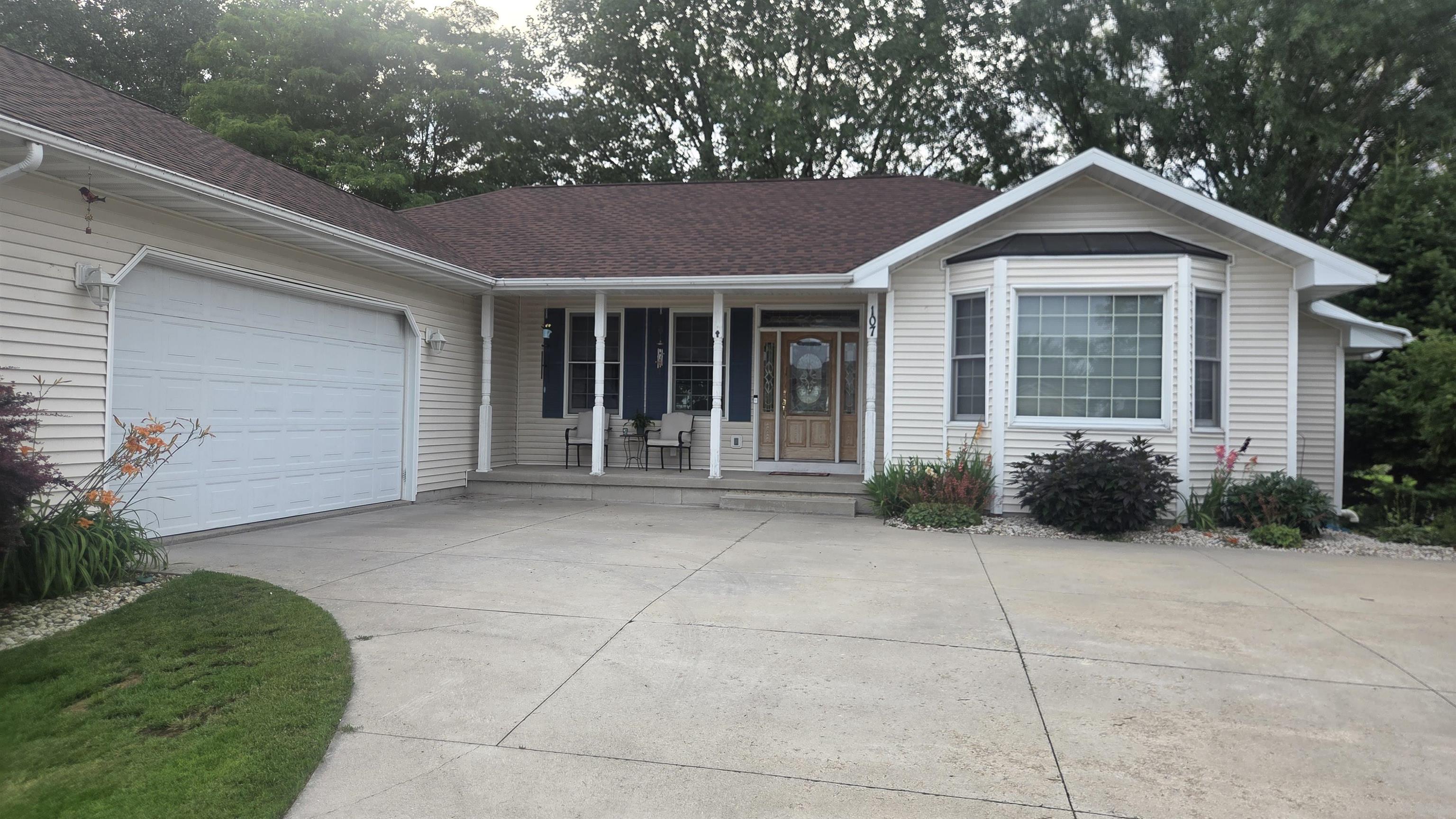 107 Lazy Lake Drive
