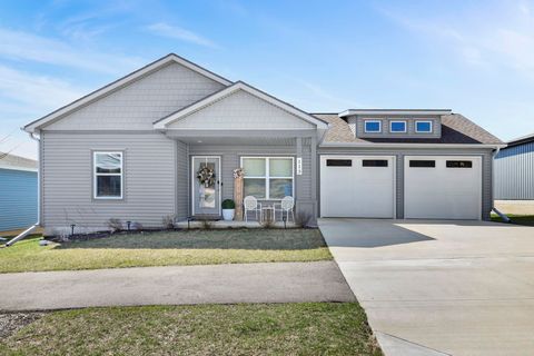 Photo of 113 Lupine Avenue, Poynette, WI 53955 (MLS # 2020360)