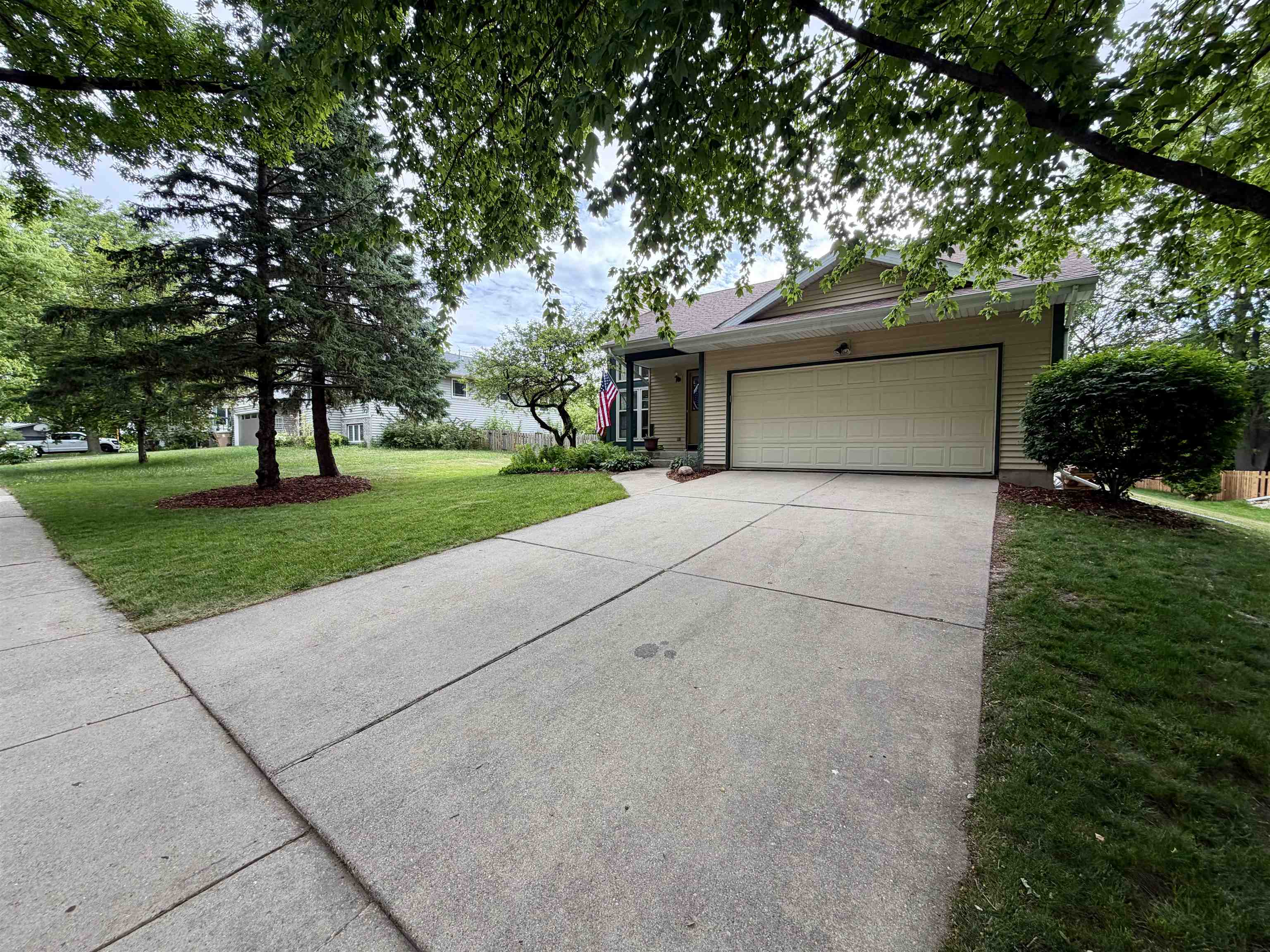 2809 Maple View Drive