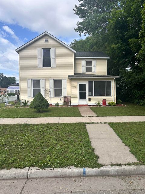 Photo of 143 N Michigan Street, Prairie Du Chien, WI 53821 (MLS # 2025572)