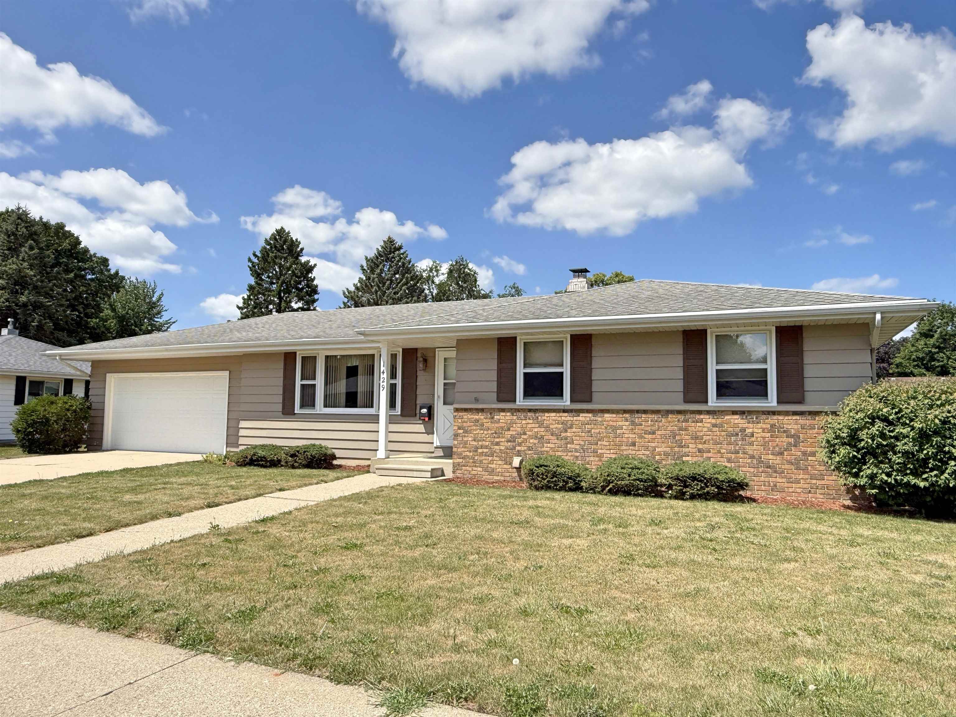 1429 N Pontiac Drive