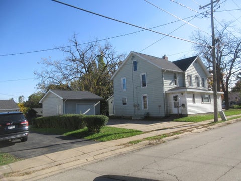 Photo of 255 S Chestnut Street, Platteville, WI 53818 (MLS # 2034560)