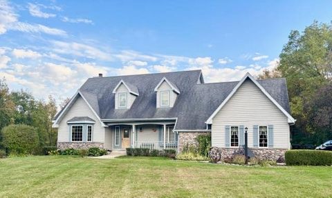 Photo of 1819 W Aberdeen Drive, Janesville, WI 53545 (MLS # 2009857)