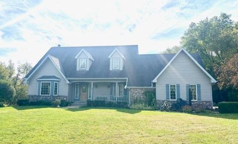 Photo of 1819 W Aberdeen Drive, Janesville, WI 53545 (MLS # 2009857)