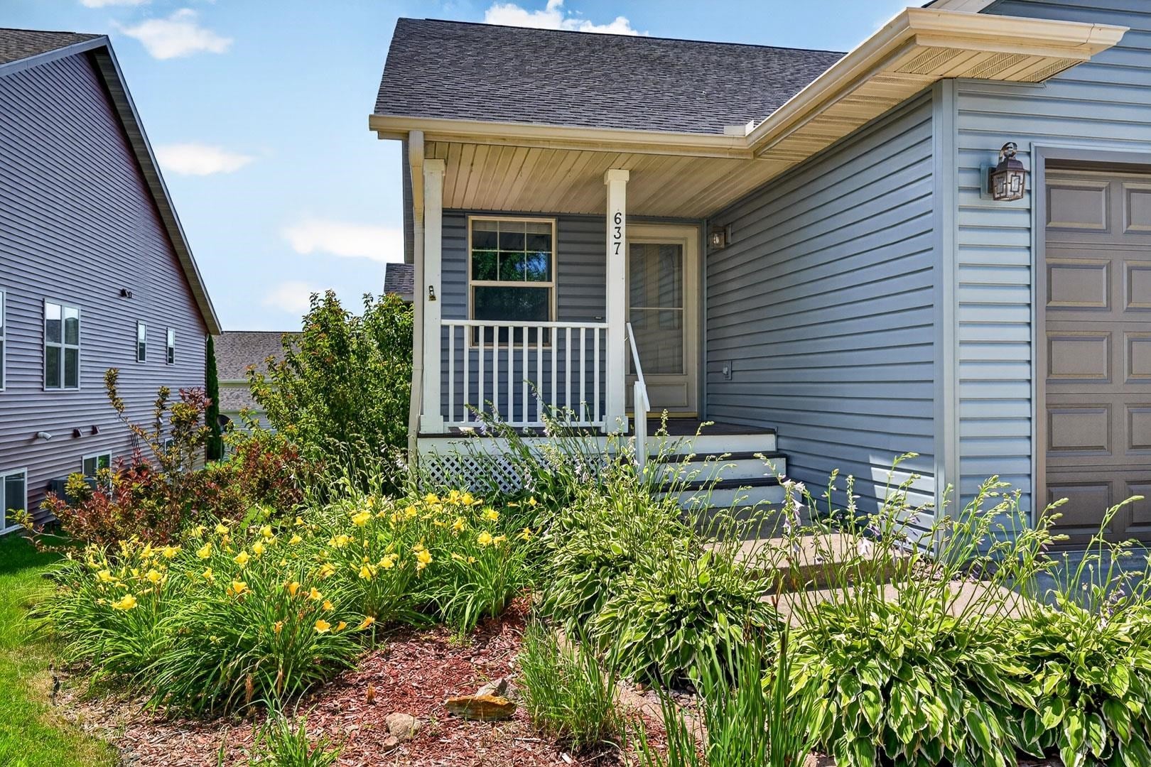 637 Garfield Avenue - Photo 2