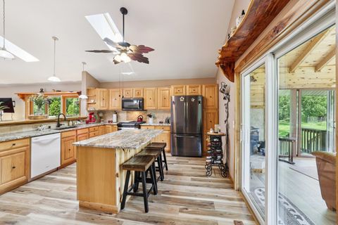 Tiny photo for 102 Cheney Avenue, Endeavor, WI 53930 (MLS # 2004073)