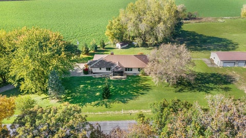 Photo of 1642 Greenway Road, Sun Prairie, WI 53590 (MLS # 2034664)