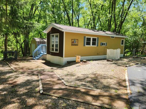 Photo of 495 Sunset Circle, Edgerton, WI 53534 (MLS # 2023478)