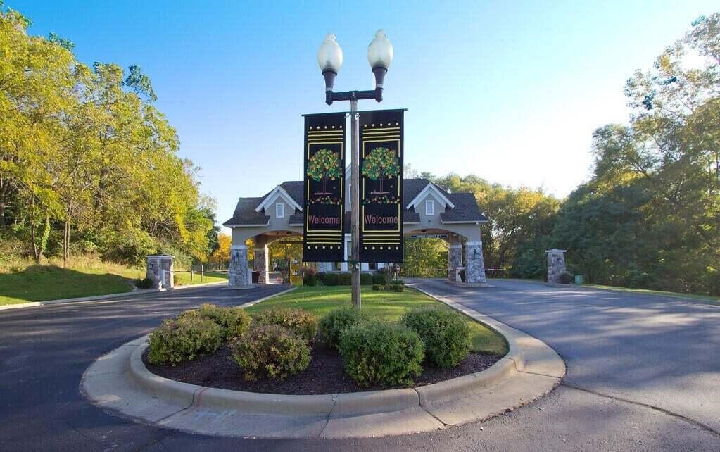 Photo 1 of 17 — 739 Eagleton Drive, Lake Geneva, WI 53147