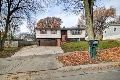 Tiny photo for 10 Ammerman Circle, Madison, WI 53716 (MLS # 2012475)