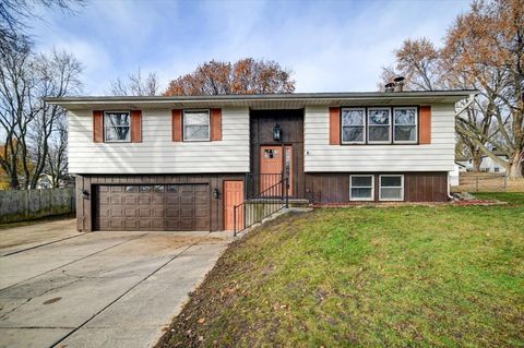 Tiny photo for 10 Ammerman Circle, Madison, WI 53716 (MLS # 2012475)