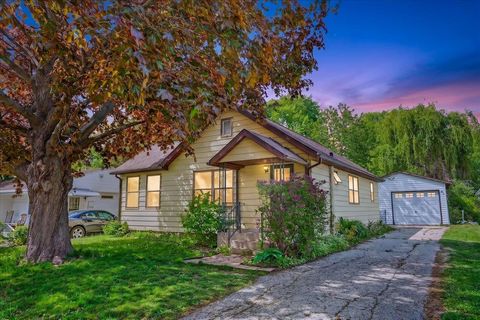 Photo of 844 Ridgewood Way, Madison, WI 53713 (MLS # 2023025)