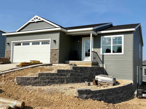 Photo of 1512 Wedgewood Drive, Watertown, WI 53098 (MLS # 2010092)