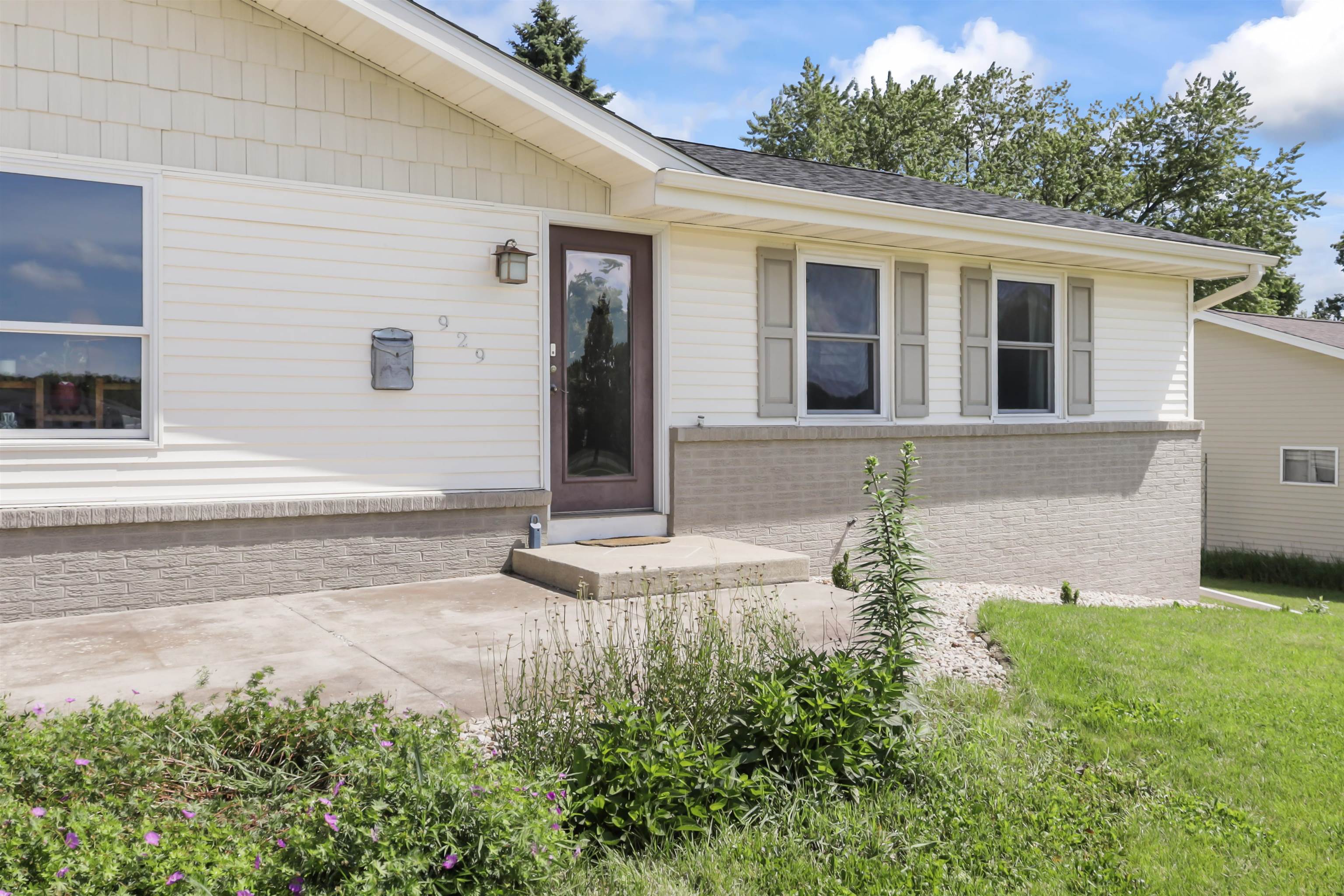 929 4th Street - Photo 2