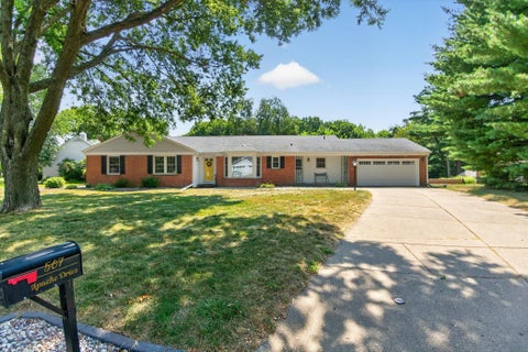 Photo of 507 Apache Drive, Janesville, WI 53545 (MLS # 2029243)