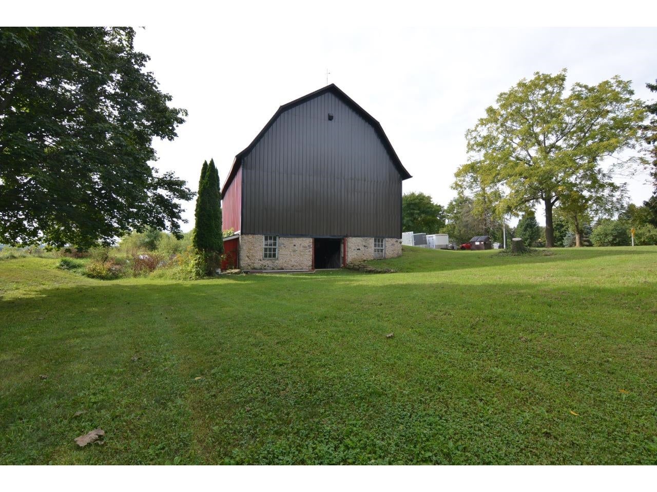 1890 County Road W