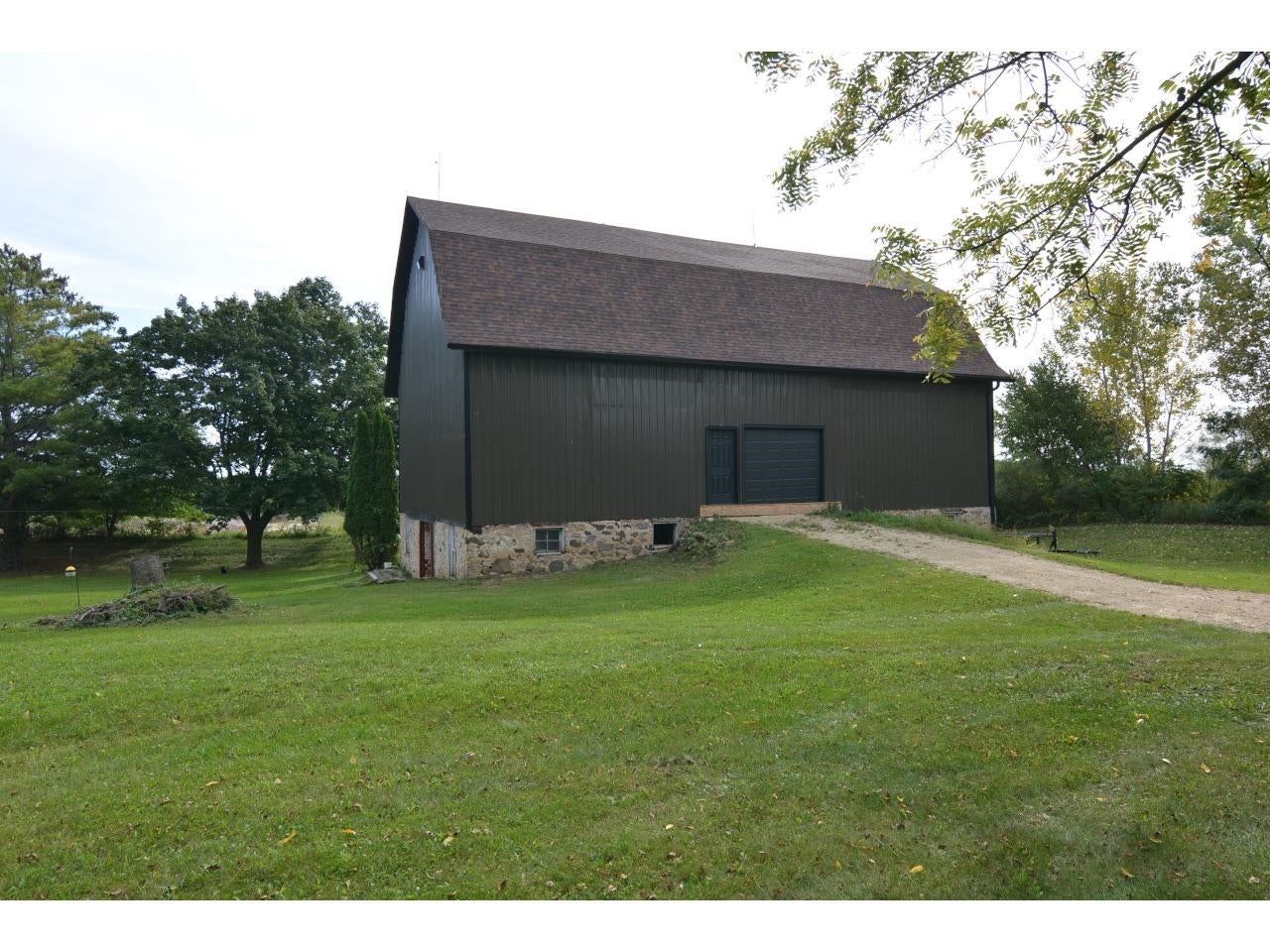 1890 County Road W
