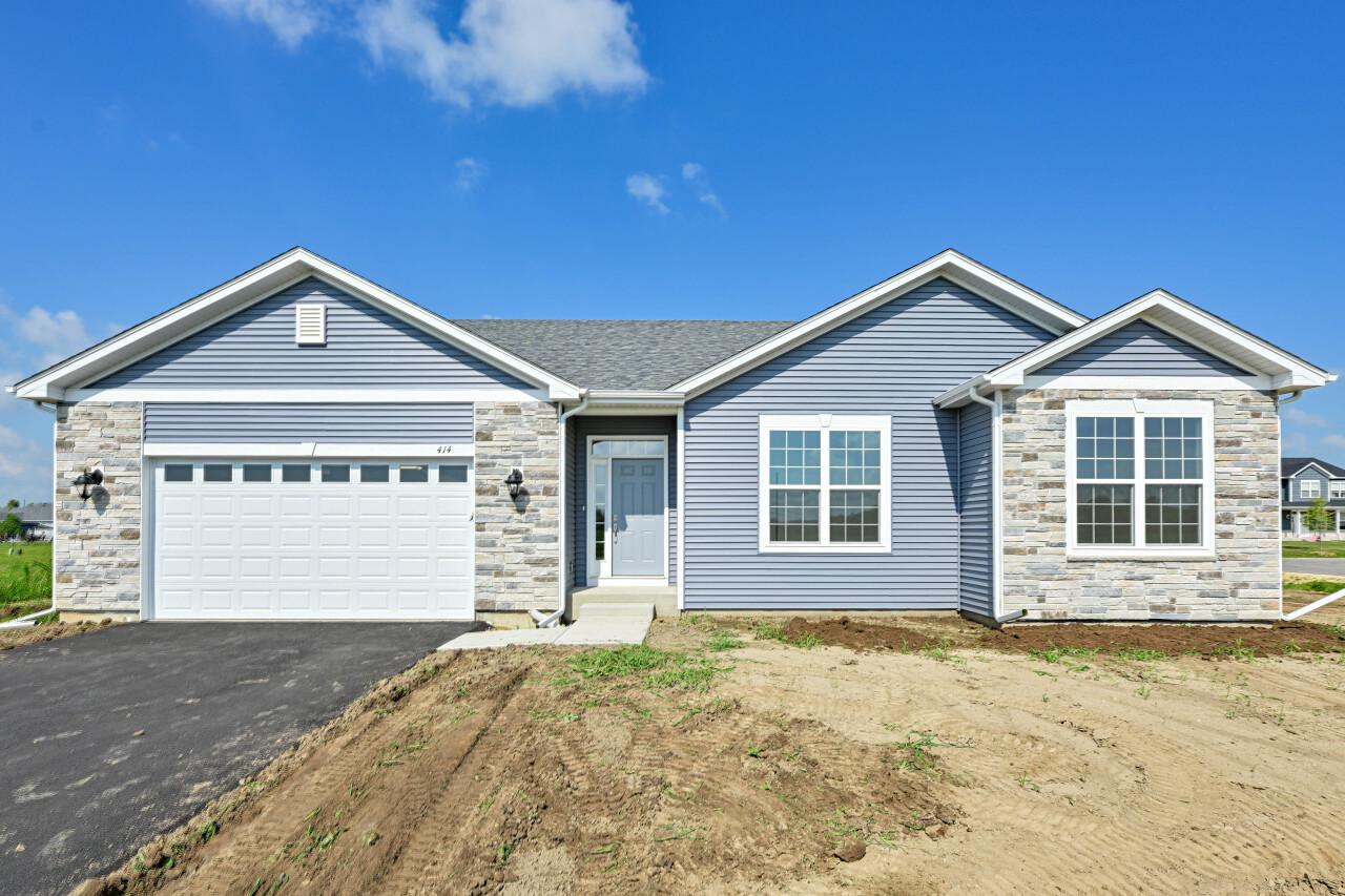 Photo 1 of 34 — 405 Manchester Drive, Williams Bay, WI 53191