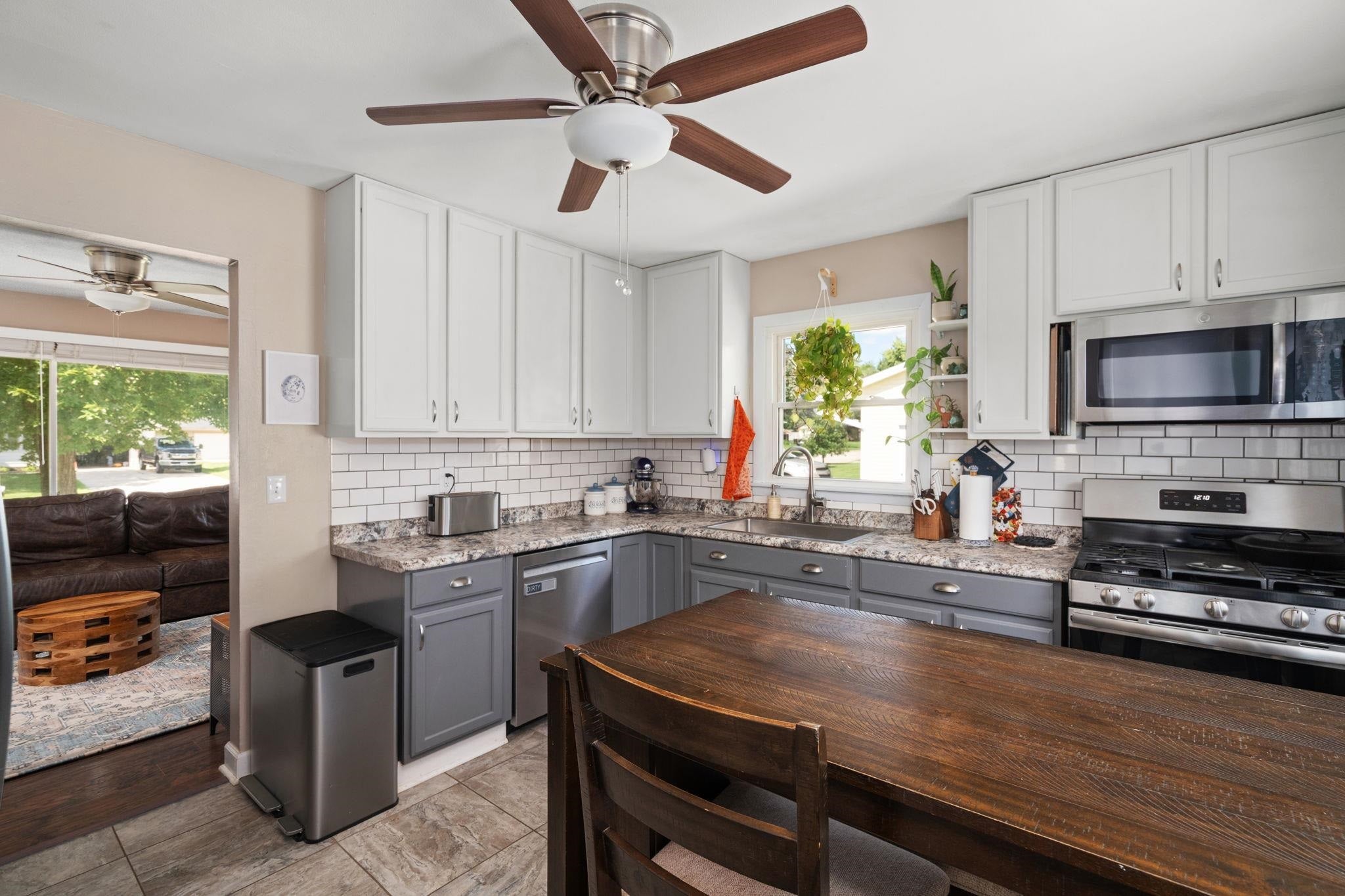 2439 Iva Court - Photo 3