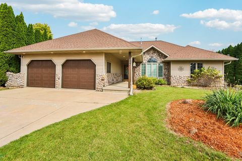 Photo of 306 Hillside Circle, Johnson Creek, WI 53038 (MLS # 2010563)