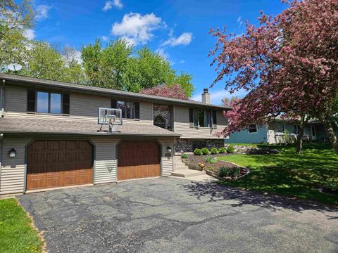 Photo of 634 Naragansett Avenue, Baraboo, WI 53913 (MLS # 2022846)