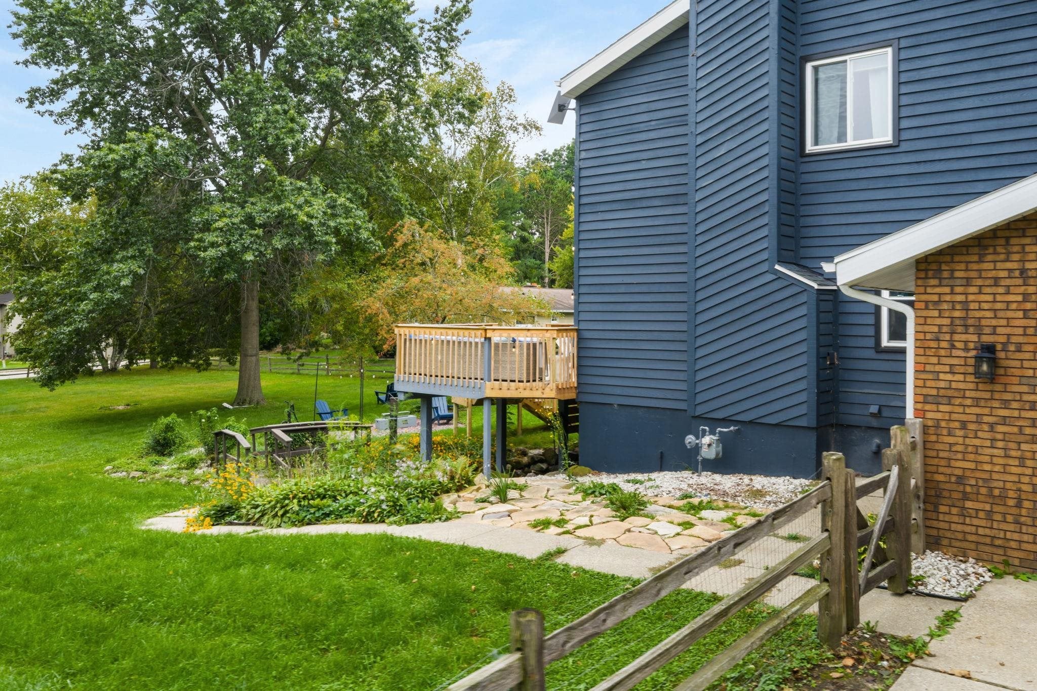 1074 Tinkham Trail