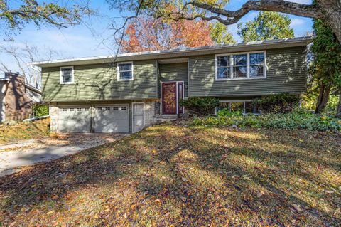 Photo of 5 S YELLOWSTONE Drive, Madison, WI 53705 (MLS # 2011533)