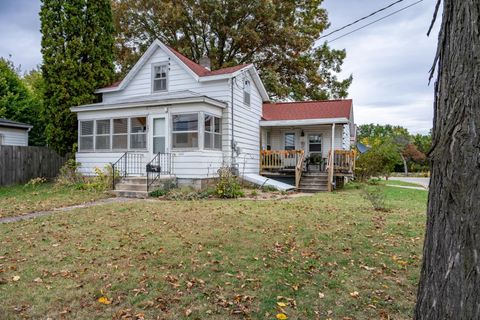 Photo of 825 E State Street, Mauston, WI 53948 (MLS # 2010803)