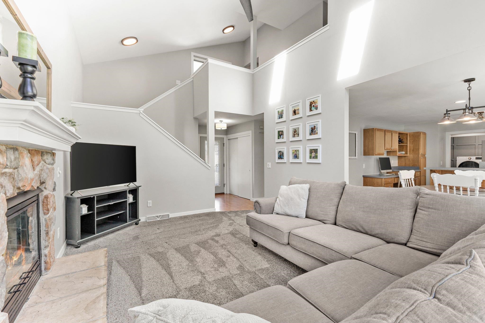 3137 Bradbury Road