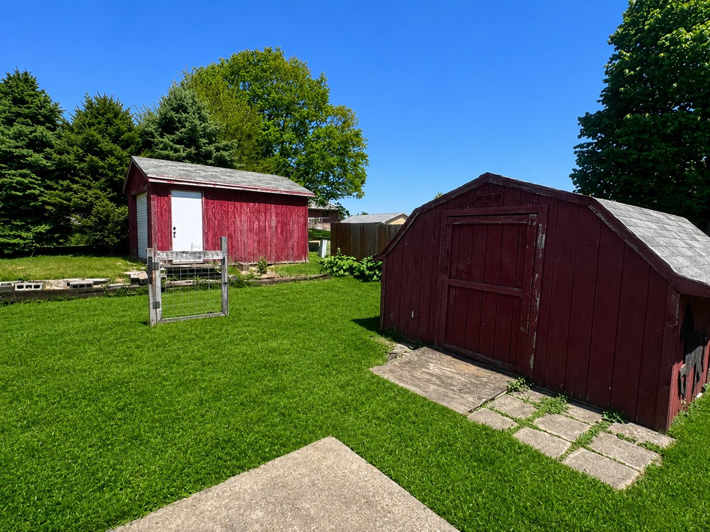 421 W Calhoun Street - Photo 4