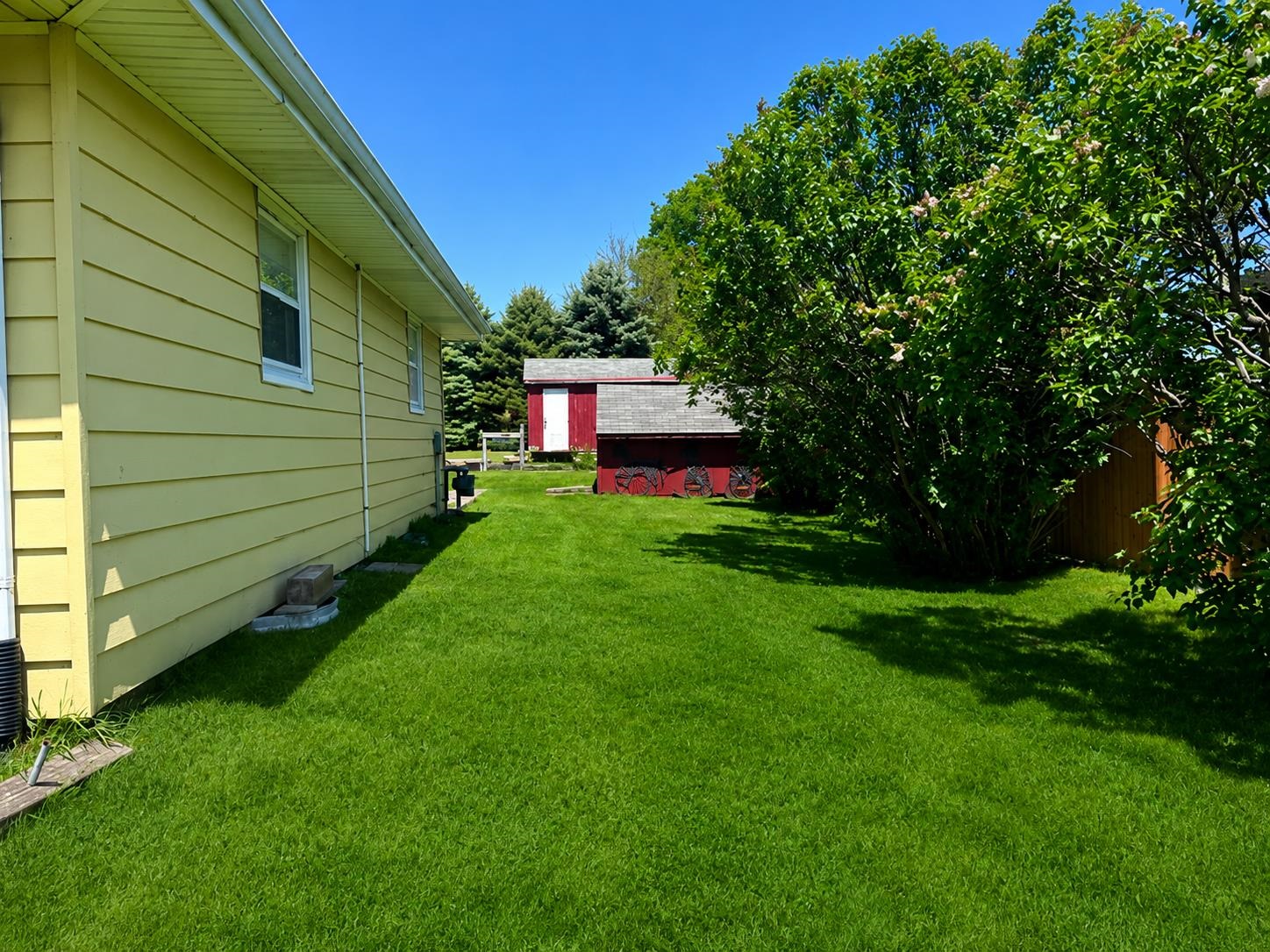 421 W Calhoun Street - Photo 3