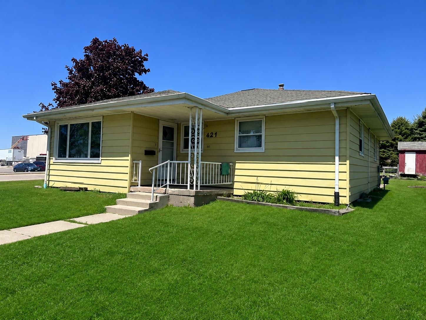 421 W Calhoun Street - Photo 2