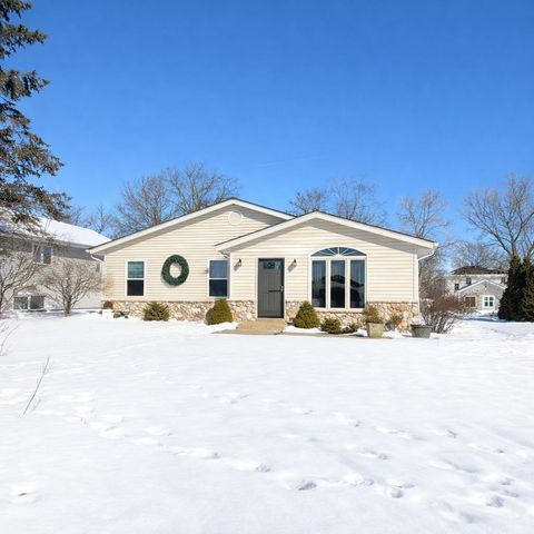 Photo of 718 Oakwood Lane, Watertown, WI 53094 (MLS # 2016201)