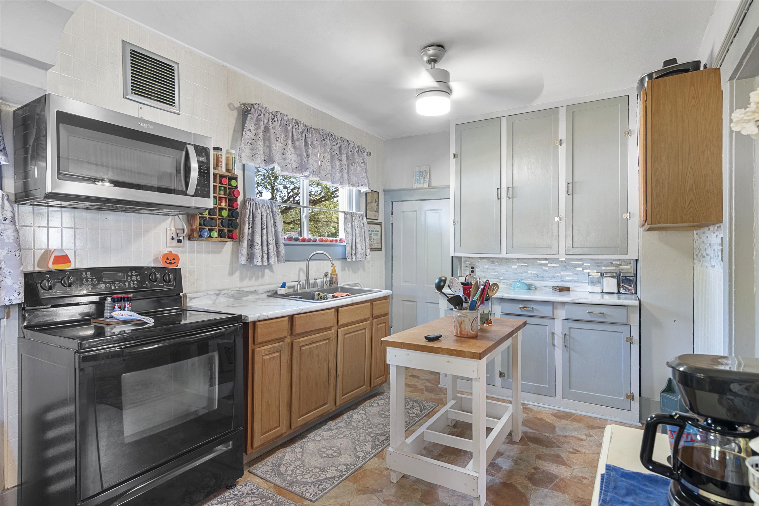 Beloit, Wisconsin 53511, United States, 3 Bedrooms Bedrooms, ,2 BathroomsBathrooms,Residential,Active,220378