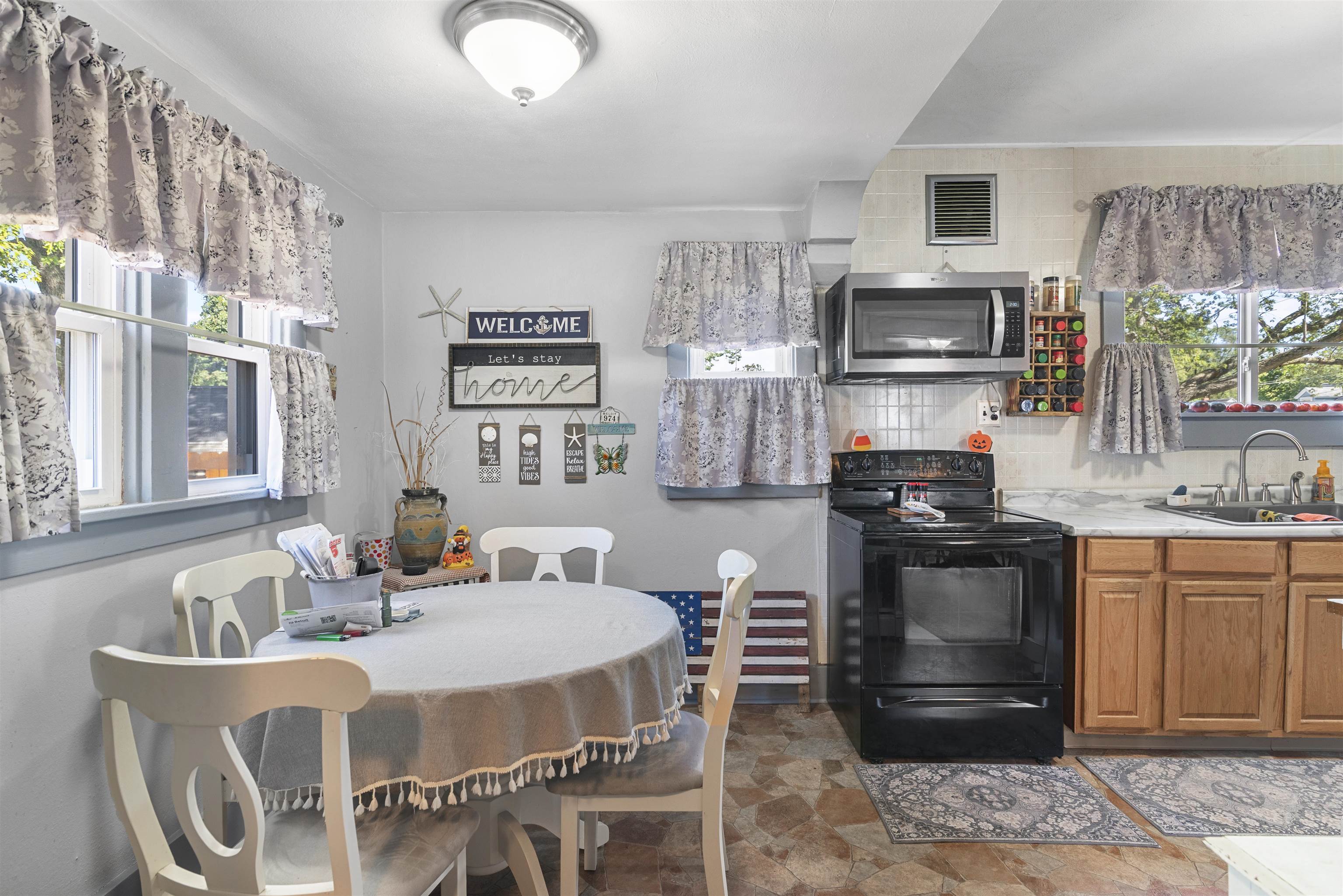 Beloit, Wisconsin 53511, United States, 3 Bedrooms Bedrooms, ,2 BathroomsBathrooms,Residential,Active,220378