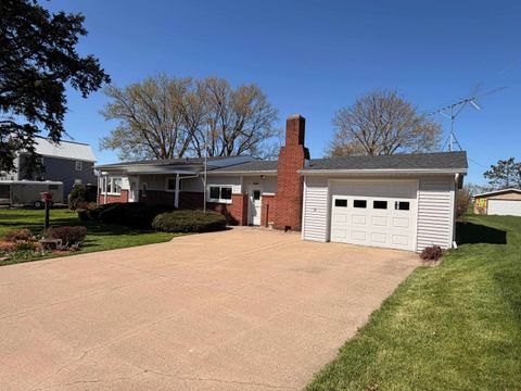 Photo of 180 Lutjen Place, Platteville, WI 53818 (MLS # 2021365)