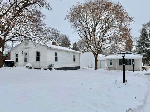 Photo of 2035-2039 Roosevelt Avenue, Beloit, WI 53511 (MLS # 2013338)