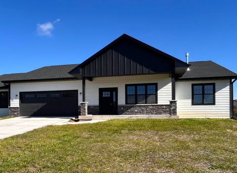 Photo of 2616 Cumberland Drive, Janesville, WI 53546 (MLS # 2022782)
