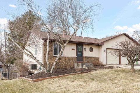 Photo of 423 N Wright Road, Janesville, WI 53546 (MLS # 2017831)