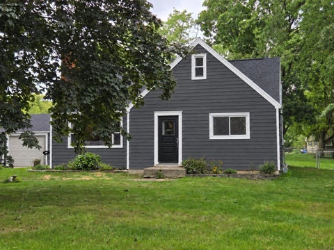 Photo of 11904 W Oakwood Drive, Franklin, WI 53132 (MLS # 2032399)