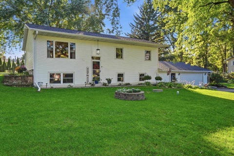 Photo of 2307 White Oak Trail, Oregon, WI 53575 (MLS # 2033577)