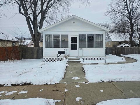 Photo of 321 E Carroll Street, Portage, WI 53901 (MLS # 2013552)