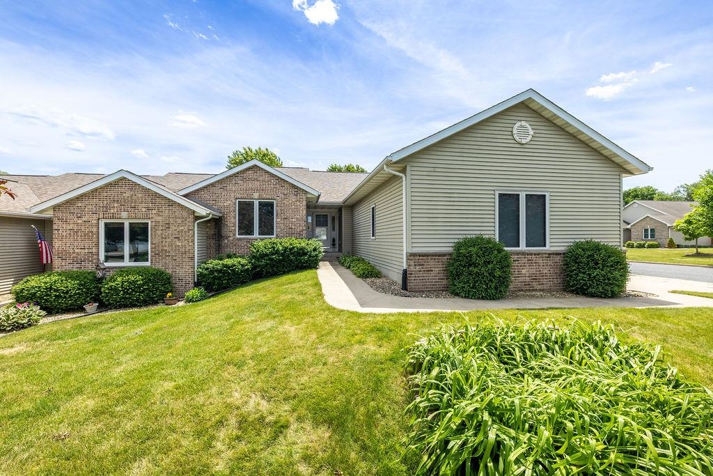 Photo 1 of 36 — 209 MORNINGSIDE Drive, Deerfield, WI 53531